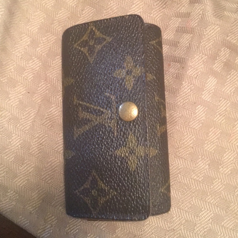 Louis Vuitton 4 key cles